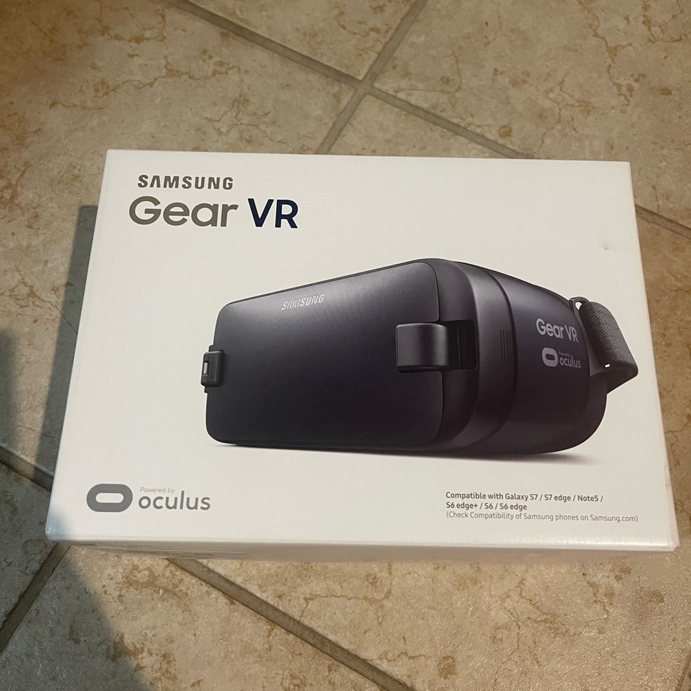 Samsung gear VR virtual reality oculus headset new in box